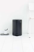 Смітник Brabantia NewIcon 12 L колір чорний (3620021) Смітник Brabantia NewIcon 12 L колір чорний (3620021)