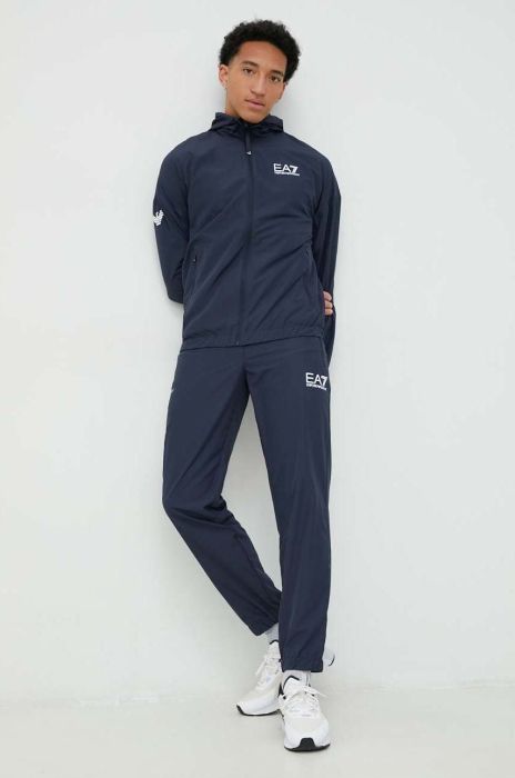 Спортивний костюм EA7 Emporio Armani чоловічий колір синій (2889561) Спортивний костюм EA7 Emporio Armani чоловічий колір синій (2889561)