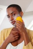 Щітка для масажу та очищення шкіри обличчя FOREO LUNA™ Mini 3 колір жовтий (3178534)