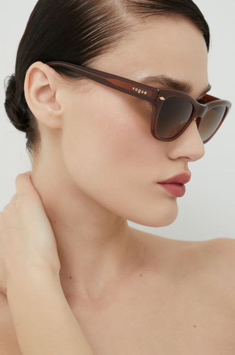 Сонцезахисні окуляри VOGUE жіночі колір коричневий (2781623) Сонцезахисні окуляри VOGUE жіночі колір коричневий (2781623)