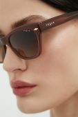 Сонцезахисні окуляри VOGUE жіночі колір коричневий (2781623) Сонцезахисні окуляри VOGUE жіночі колір коричневий (2781623)