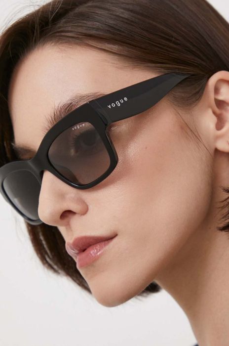 Сонцезахисні окуляри VOGUE жіночі колір чорний (3644567) Сонцезахисні окуляри VOGUE жіночі колір чорний (3644567)