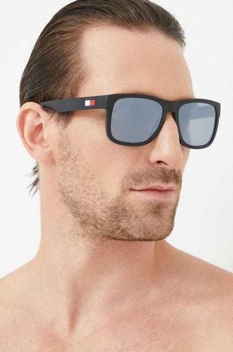 Сонцезахисні окуляри Tommy Hilfiger чоловічі колір чорний (2577632) Сонцезахисні окуляри Tommy Hilfiger чоловічі колір чорний (2577632)