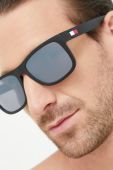 Сонцезахисні окуляри Tommy Hilfiger чоловічі колір чорний (2577632) Сонцезахисні окуляри Tommy Hilfiger чоловічі колір чорний (2577632)