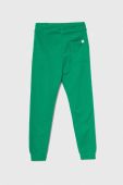 Дитячі бавовняні штани United Colors of Benetton колір зелений однотонні (3393310)