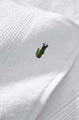 Бавовняний рушник Lacoste колір білий (2950654) Бавовняний рушник Lacoste колір білий (2950654)