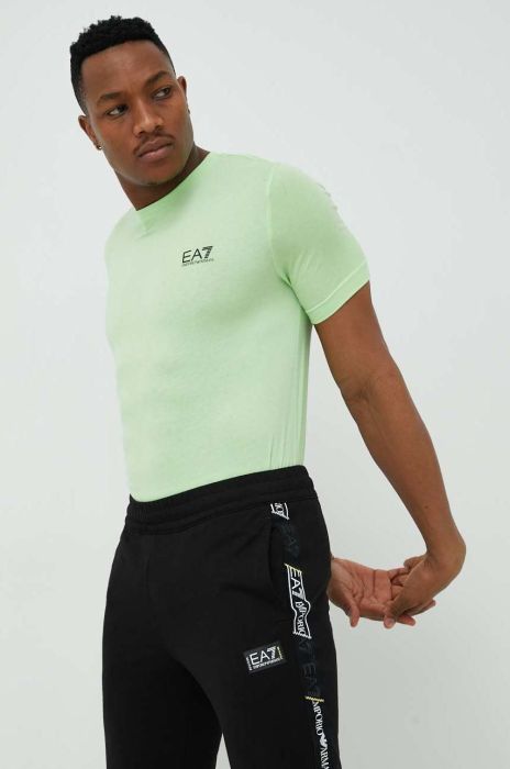 Бавовняна футболка EA7 Emporio Armani колір зелений однотонний Бавовняна футболка EA7 Emporio Armani колір зелений однотонний