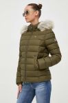 Пухова куртка Tommy Jeans жіноча колір зелений зимова (3499742) Пухова куртка Tommy Jeans жіноча колір зелений зимова (3499742)