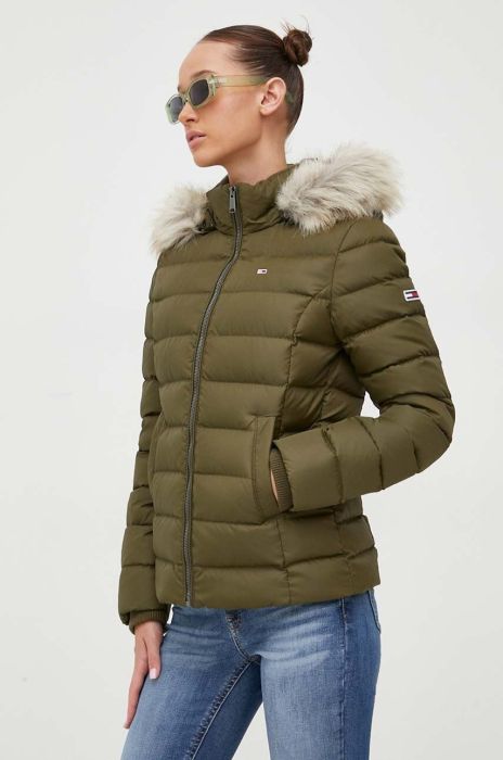 Пухова куртка Tommy Jeans жіноча колір зелений зимова (3499742) Пухова куртка Tommy Jeans жіноча колір зелений зимова (3499742)