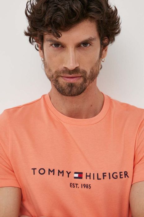 Бавовняна футболка Tommy Hilfiger з аплікацією колір помаранчевий (3277890) Бавовняна футболка Tommy Hilfiger з аплікацією колір помаранчевий (3277890)