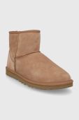 Замшеві чоботи UGG Classic Mini чоловічі колір коричневий Замшеві чоботи UGG Classic Mini чоловічі колір коричневий