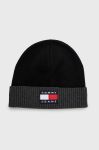 Шапка Tommy Jeans колір чорний з тонкого трикотажу (2694195) Шапка Tommy Jeans колір чорний з тонкого трикотажу (2694195)