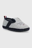 Дитячі тапочки Tommy Hilfiger колір сірий (2825877) Дитячі тапочки Tommy Hilfiger колір сірий (2825877)