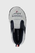 Дитячі тапочки Tommy Hilfiger колір сірий (2825877) Дитячі тапочки Tommy Hilfiger колір сірий (2825877)