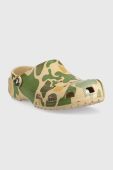 Шльопанці Crocs Classic Printed Camo Clog чоловічі колір зелений 206454 206454.2Y6.M-CHAI.TAN