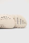 Шльопанці Crocs Echo Clog колір бежевий 207937 207937.stucco-STUCCO Шльопанці Crocs Echo Clog колір бежевий 207937 207937.stucco-STUCCO