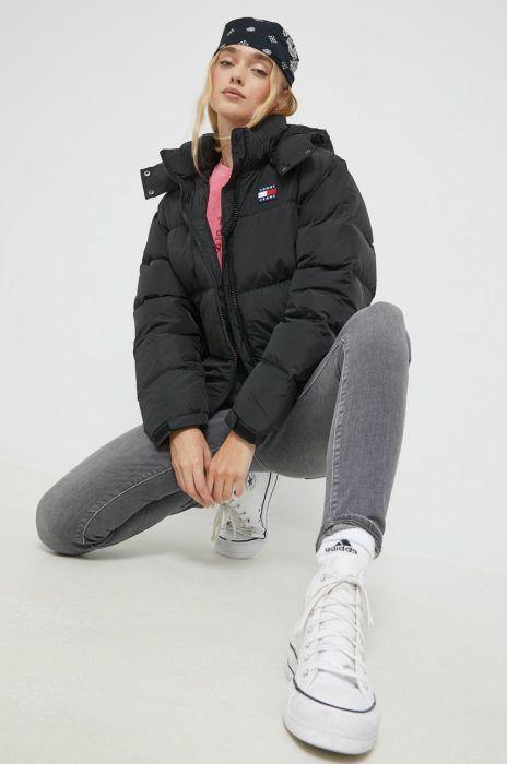 Пухова куртка Tommy Jeans жіноча колір чорний Пухова куртка Tommy Jeans жіноча колір чорний