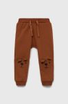 Дитячі спортивні штани Name it колір коричневий з принтом Дитячі спортивні штани Name it колір коричневий з принтом