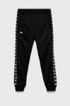 Дитячі спортивні штани Kappa колір чорний з аплікацією Дитячі спортивні штани Kappa колір чорний з аплікацією