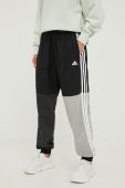 Спортивні штани adidas жіночі колір чорний з аплікацією (2568338) Спортивні штани adidas жіночі колір чорний з аплікацією (2568338)