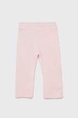 Дитячі бавовняні штани Guess колір рожевий з аплікацією (2478125) Дитячі бавовняні штани Guess колір рожевий з аплікацією (2478125)