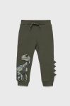 Дитячі спортивні штани Name it Park Jurajski колір зелений з принтом Дитячі спортивні штани Name it Park Jurajski колір зелений з принтом