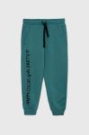 Дитячі спортивні штани United Colors of Benetton колір бірюзовий з принтом Дитячі спортивні штани United Colors of Benetton колір бірюзовий з принтом