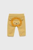 Дитячі бавовняні штани United Colors of Benetton колір жовтий з аплікацією Дитячі бавовняні штани United Colors of Benetton колір жовтий з аплікацією