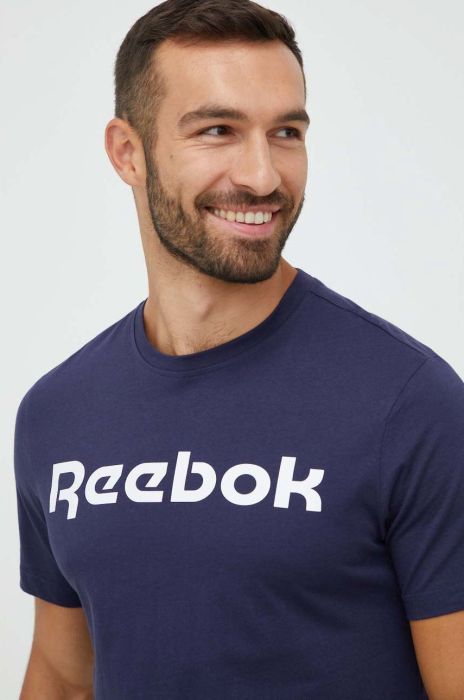 Бавовняна футболка Reebok колір синій з принтом (2688911) Бавовняна футболка Reebok колір синій з принтом (2688911)