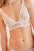 Бюстгальтер women'secret SUMMER FEMININE колір білий мереживо однотонний 4025152 Бюстгальтер women'secret SUMMER FEMININE колір білий мереживо однотонний 4025152