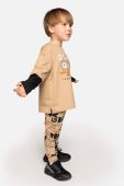 Дитячий бавовняний лонгслів Coccodrillo колір бежевий з принтом (3470397)