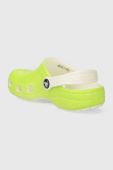 Дитячі шльопанці Crocs GLOW IN THE DARK колір зелений Дитячі шльопанці Crocs GLOW IN THE DARK колір зелений