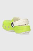 Дитячі шльопанці Crocs GLOW IN THE DARK колір зелений Дитячі шльопанці Crocs GLOW IN THE DARK колір зелений