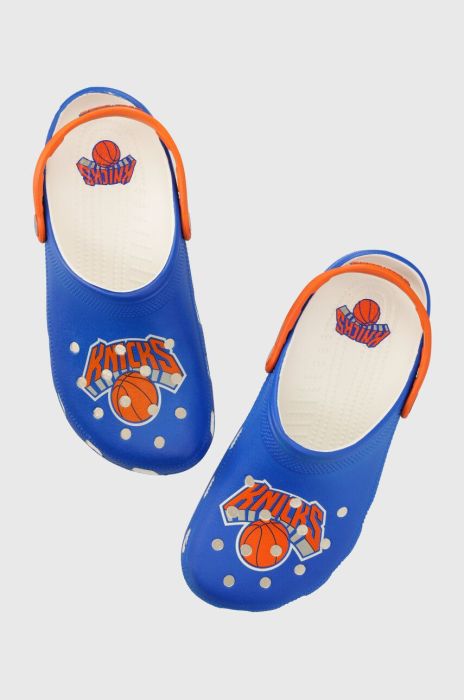 Шльопанці Crocs NBA CO York Knicks Classic Clog 208862 колір блакитний Шльопанці Crocs NBA CO York Knicks Classic Clog 208862 колір блакитний