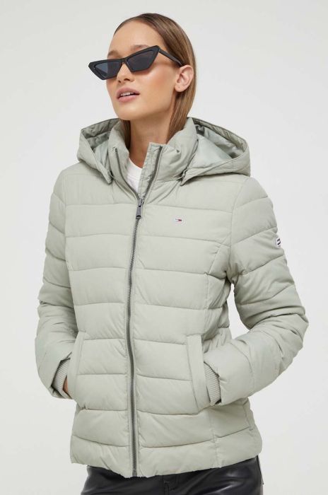 Куртка Tommy Jeans жіноча колір зелений зимова (3510238) Куртка Tommy Jeans жіноча колір зелений зимова (3510238)