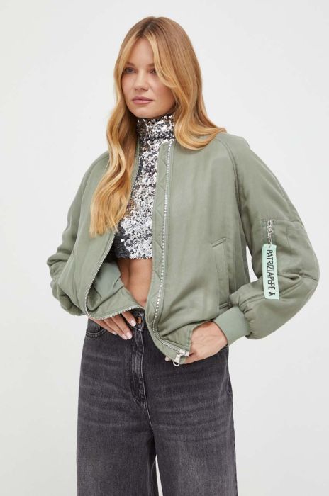 Куртка-бомбер Patrizia Pepe жіночий колір зелений перехідна Куртка-бомбер Patrizia Pepe жіночий колір зелений перехідна