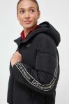 Куртка EA7 Emporio Armani жіноча колір чорний зимова (3496767) Куртка EA7 Emporio Armani жіноча колір чорний зимова (3496767)