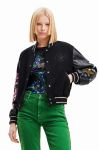 Куртка-бомбер Desigual 23WWEW88 WOMAN WOVEN JACKET жіноча колір чорний перехідна Куртка-бомбер Desigual 23WWEW88 WOMAN WOVEN JACKET жіноча колір чорний перехідна