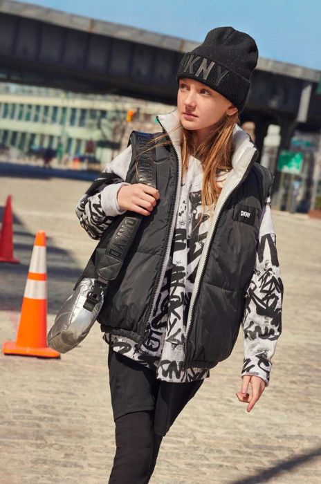 Дитяча двостороння безрукавка Dkny колір бежевий Дитяча двостороння безрукавка Dkny колір бежевий