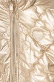 Дитяча двостороння куртка Guess колір золотий (3557907) Дитяча двостороння куртка Guess колір золотий (3557907)
