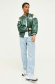 Куртка-бомбер Tommy Jeans чоловічий колір зелений перехідна oversize Куртка-бомбер Tommy Jeans чоловічий колір зелений перехідна oversize
