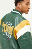 Куртка-бомбер Tommy Jeans чоловічий колір зелений перехідна oversize Куртка-бомбер Tommy Jeans чоловічий колір зелений перехідна oversize