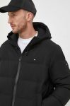 Куртка Tommy Hilfiger чоловіча колір чорний зимова (3385838) Куртка Tommy Hilfiger чоловіча колір чорний зимова (3385838)