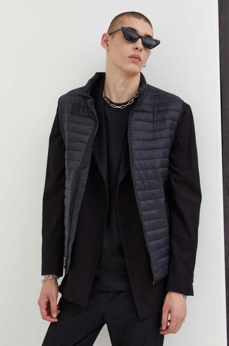 Безрукавка Quiksilver чоловічий колір чорний перехідний Безрукавка Quiksilver чоловічий колір чорний перехідний