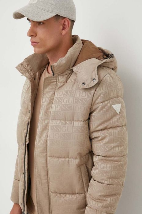 Куртка Guess чоловіча колір бежевий зимова (3593083) Куртка Guess чоловіча колір бежевий зимова (3593083)