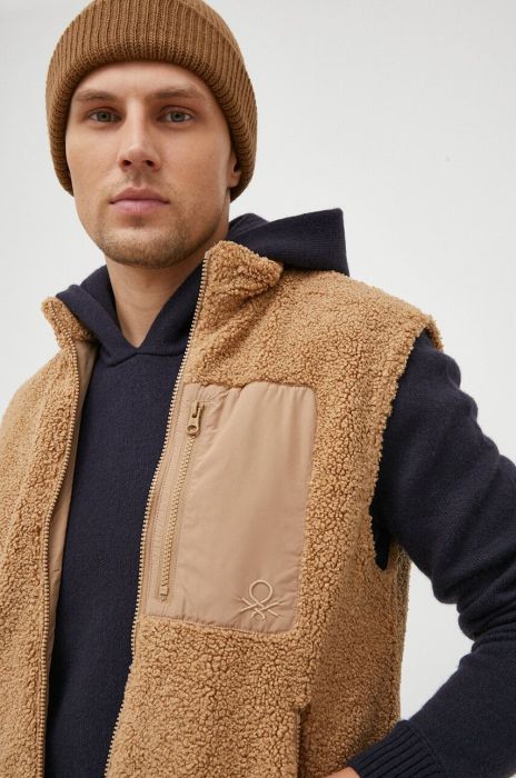 Безрукавка United Colors of Benetton чоловічий колір бежевий перехідний