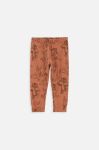Дитячі спортивні штани Coccodrillo x Loonet Tunes колір коричневий візерунок Дитячі спортивні штани Coccodrillo x Loonet Tunes колір коричневий візерунок