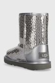 Дитячі шкіряні чоботи UGG KIDS CLASSIC II GEL HEARTS колір срібний