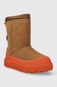 Зимові чоботи UGG Classic Short Weather Hybrid колір коричневий 1143992 Зимові чоботи UGG Classic Short Weather Hybrid колір коричневий 1143992