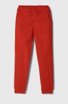 Дитячі бавовняні штани Guess колір червоний однотонні (3369933) Дитячі бавовняні штани Guess колір червоний однотонні (3369933)